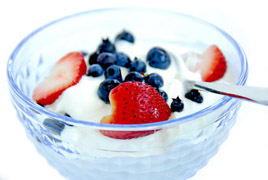 progurt-and-berries progurt with cream & berries
